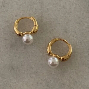 18k Gold Chunky Pearl Huggie Hoop Earrings Brand New